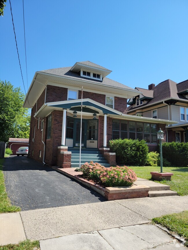 Building Photo - 521 N Cherry St
