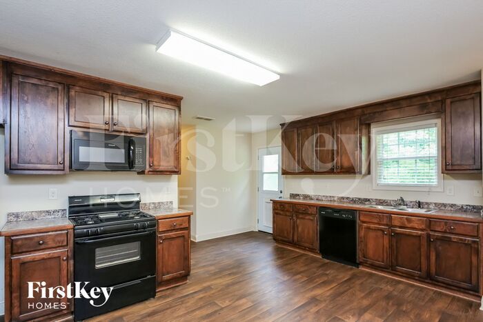 Building Photo - 603 Embassy Walk