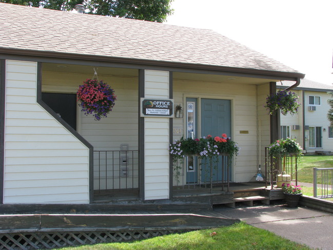 Building Photo - Sahlman Townhouses West