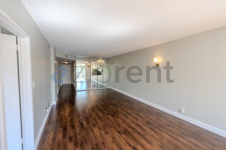 Building Photo - Unit 430C