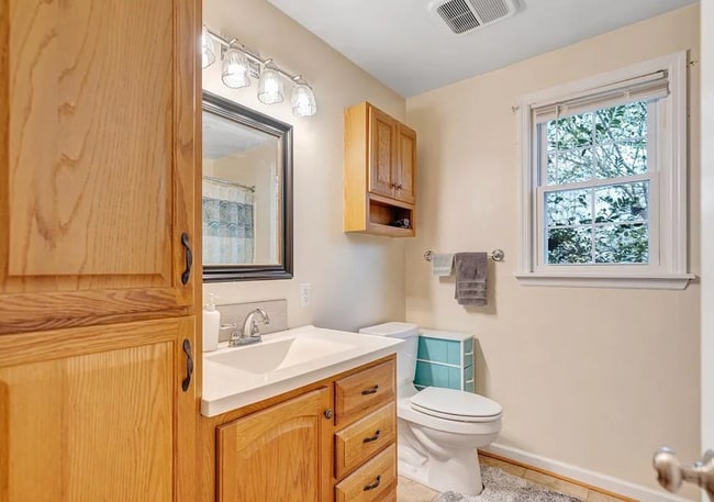 Building Photo - 2 Bedroom/1 Bath House