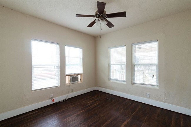 Building Photo - 3811 Fox St