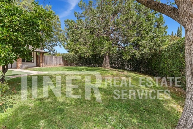 Building Photo - 8950 Salmon Falls Dr