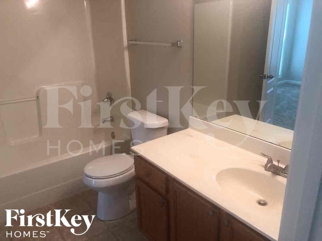 Building Photo - 1401 Aramore Dr SE