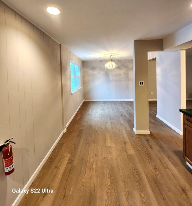 Building Photo - Spacious 3 Bedroom 2.5 Bath Townhome for RENT