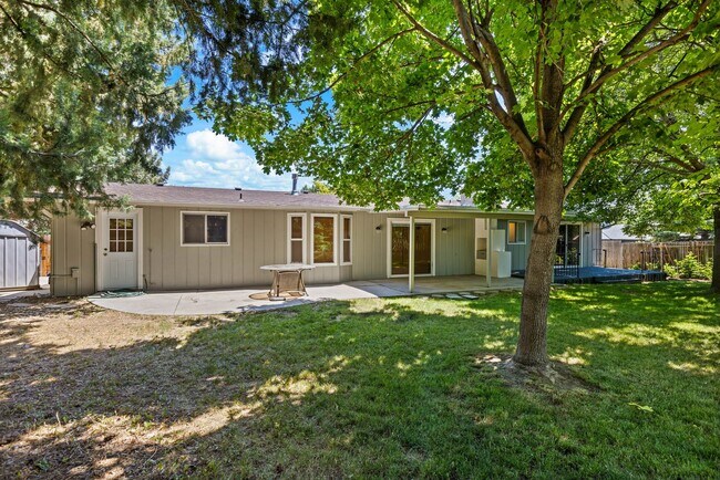 Building Photo - Home Sweet Home in Exclusive Warm Springs Mesa