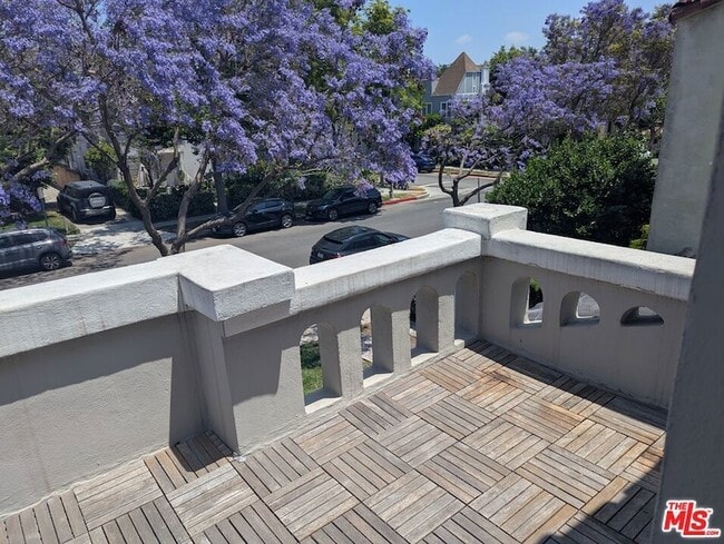Building Photo - 807 Croft Ave
