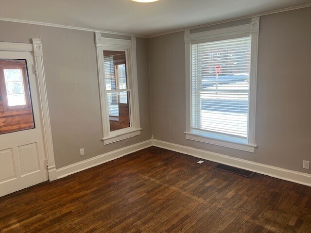 Building Photo - 402 E Elm St