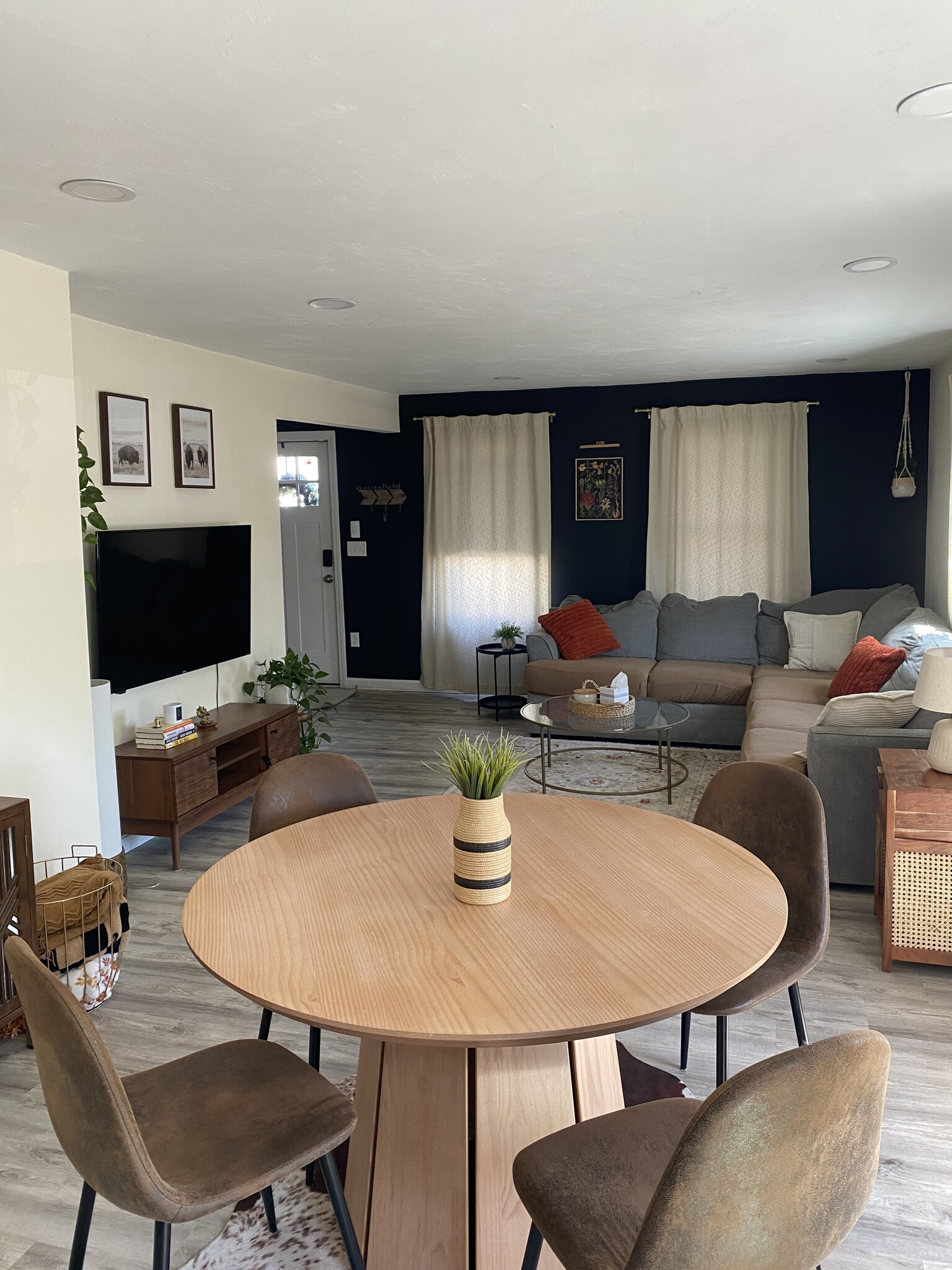Dining / living room - 19D Sigourney St