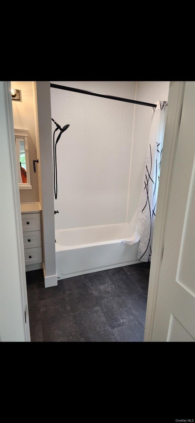 Building Photo - 18 Carman St