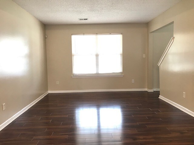 Building Photo - 9828 Aventide Ln