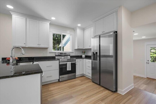 Building Photo - 1602 Carruthers St