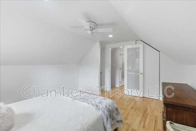 Building Photo - 7126 Roosevelt Ave