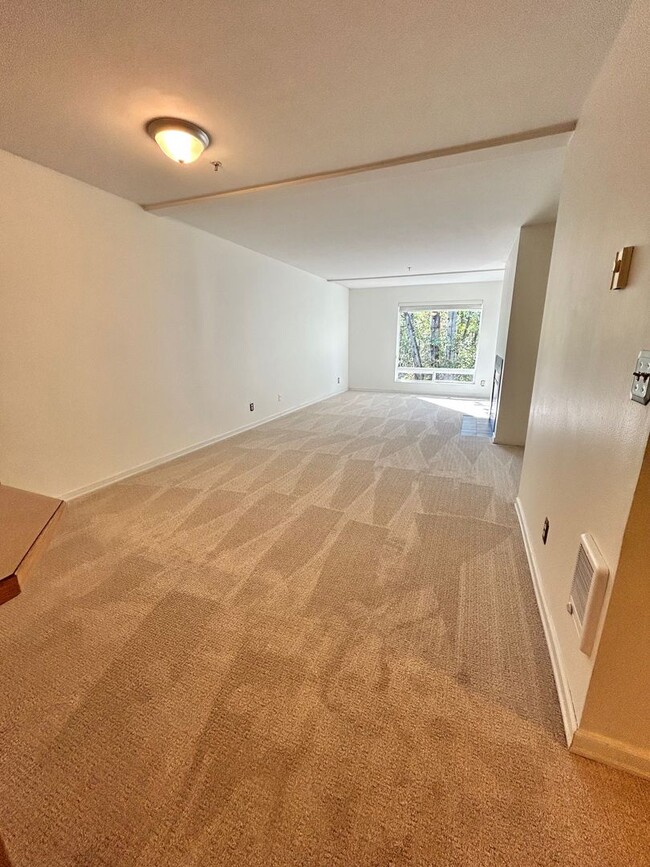 Building Photo - 2bd/1.75ba Kirkland Condo