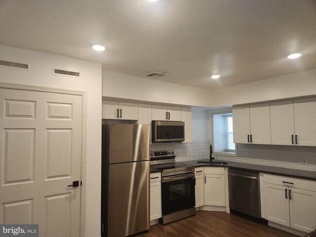Building Photo - 3856 Terrace St