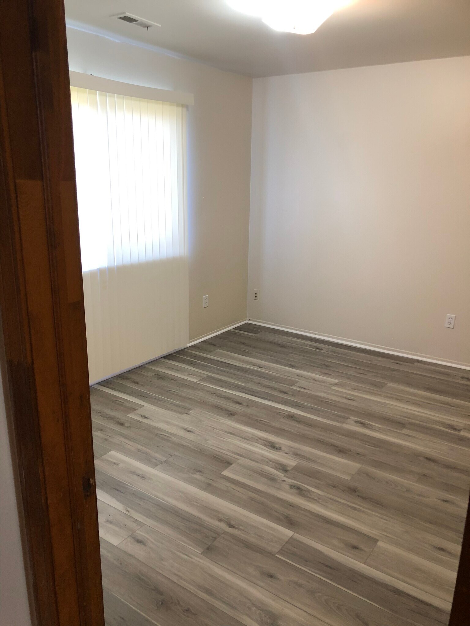 Building Photo - 5923 Niles Dr