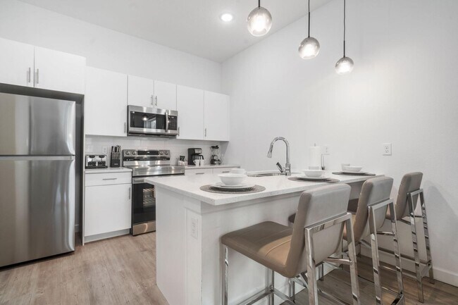 Building Photo - 384 Famagusta Dr