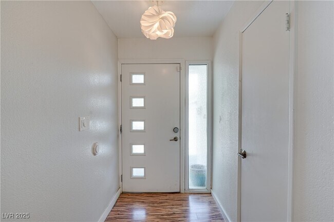 Building Photo - 1531 Commanche Dr