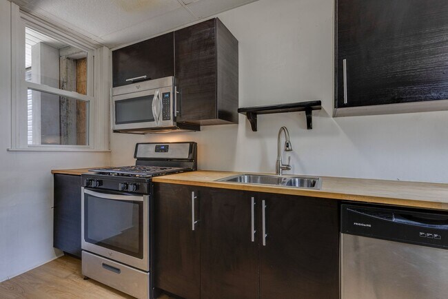 Building Photo - Available JULY 2026 - Renovated 3 Bedroom Home w/ Parking in Mt. Washington!