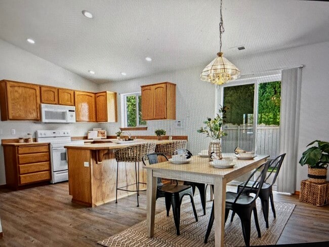 Building Photo - 2418 S Arthur Ct