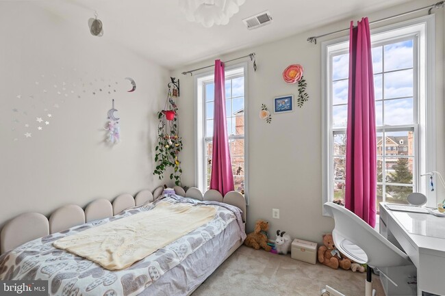 Building Photo - 43151 Wealdstone Terrace