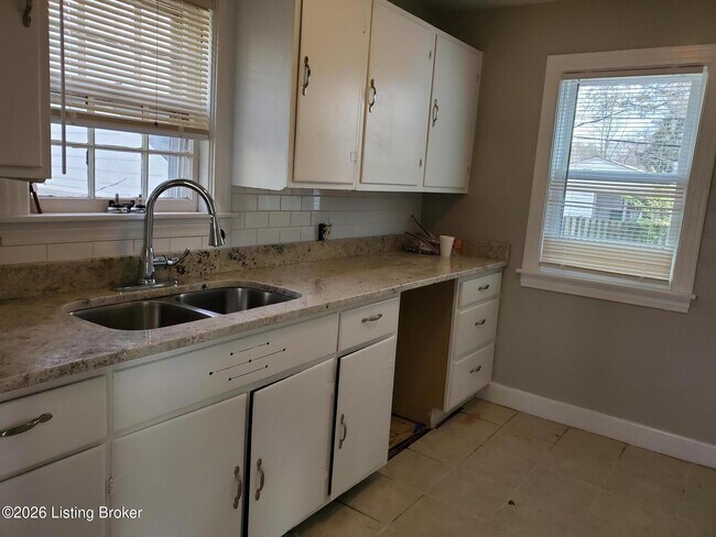 Building Photo - 305 S Hubbards Ln