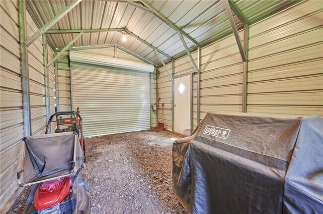 Building Photo - 105 Howard Derrick Ln
