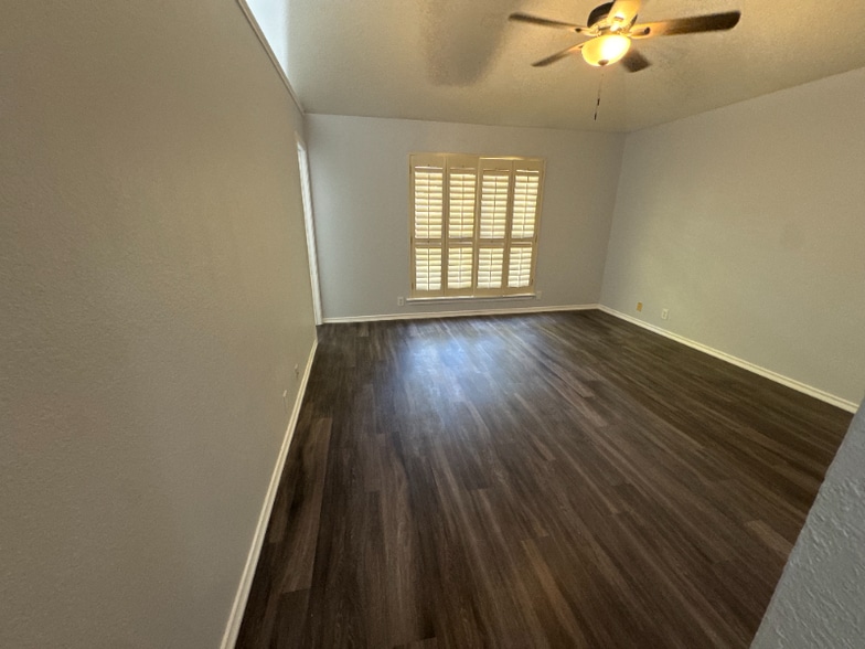 Building Photo - 7504 Bear Lake Dr