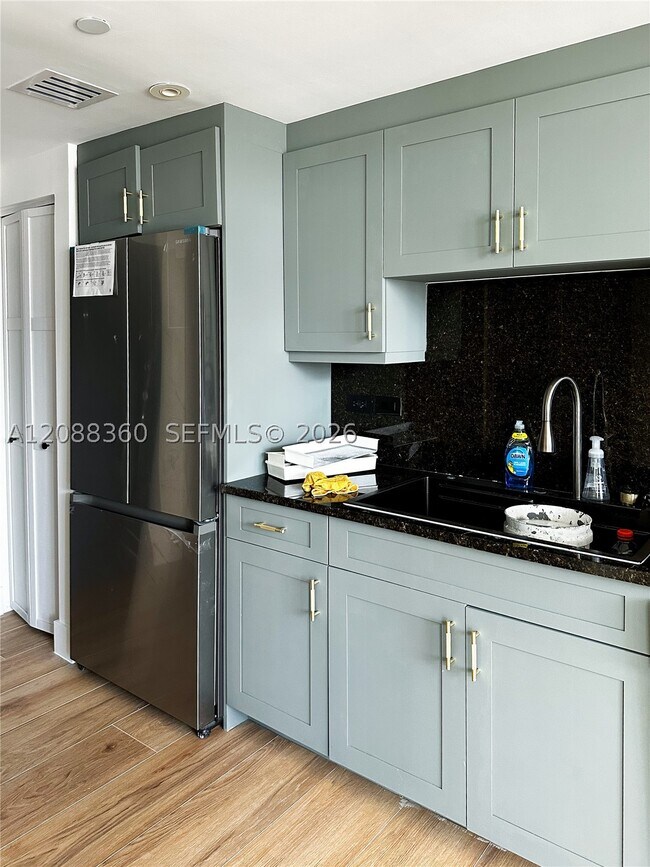 Building Photo - 111 E Flagler St