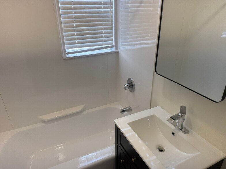 Bathroom - 1139 Amoroso Pl