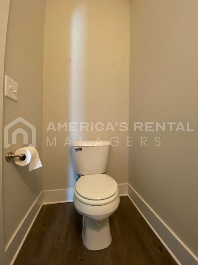 Building Photo - Large Townhome for Rent in Gardendale... Available to View Now!