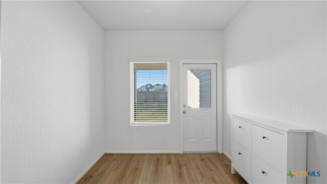 Building Photo - 324 Kenai Dr