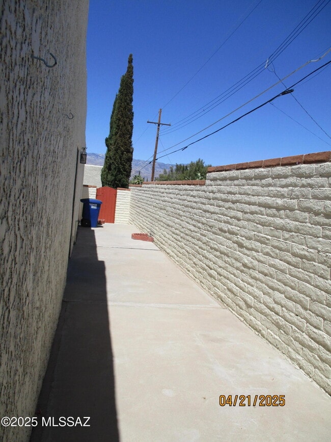 Building Photo - 8712 E Terrace Pl