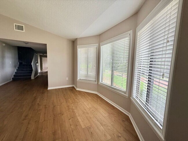 Building Photo - Large and Stunning 2700sqft Newly Renovated 3BR 3BTH!