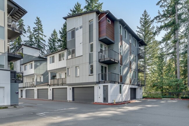 Primary Photo - Modern Sammamish Townhome with Style, Spac...