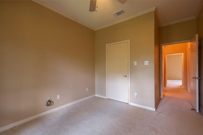 Building Photo - 10907 Legends Ln