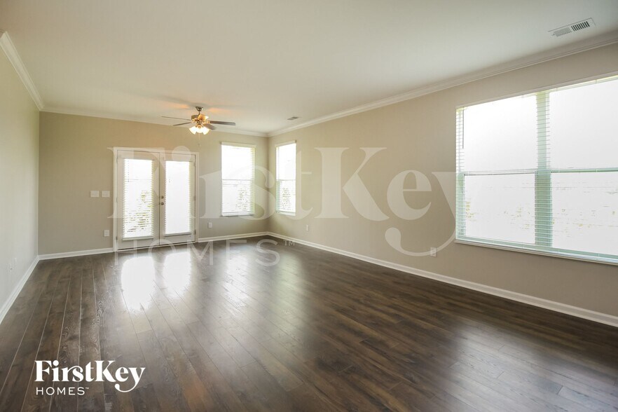 Building Photo - 4000 Park Crossings Dr