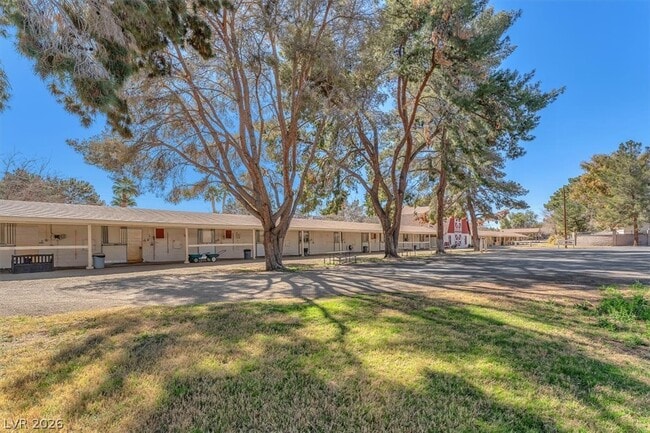 Building Photo - 2868 Vista Del Sol Ave