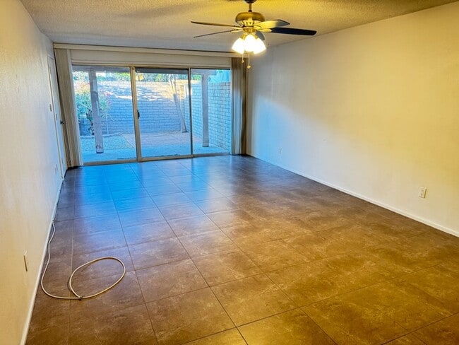 Building Photo - 2 bedroom townhome in Phoenix