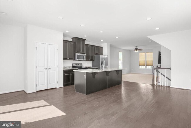 Building Photo - 8643 Rosecrans Ln