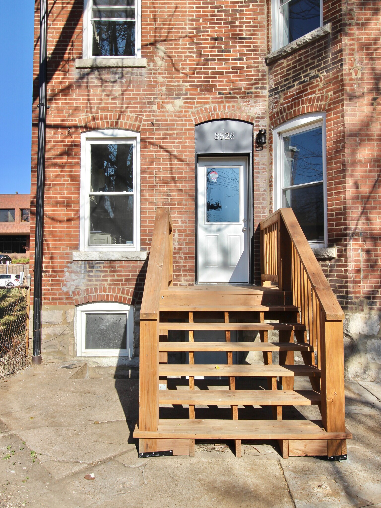 Building Photo - 3526 Vista Ave