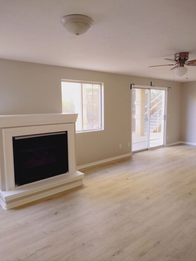 Building Photo - Beautiful Bloomington Hills Home