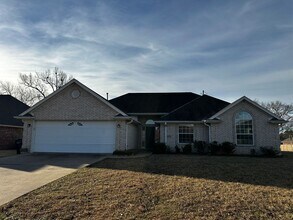 Building Photo - Wonderful 3 Bedroom in Springhill