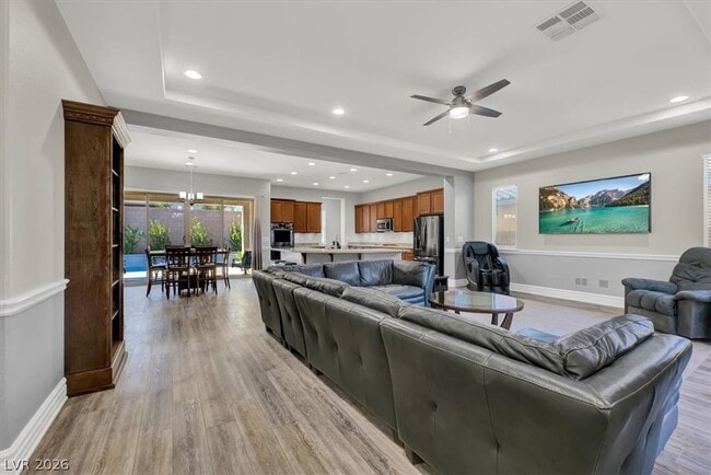 Building Photo - 9936 Wildhorse Cyn Ave