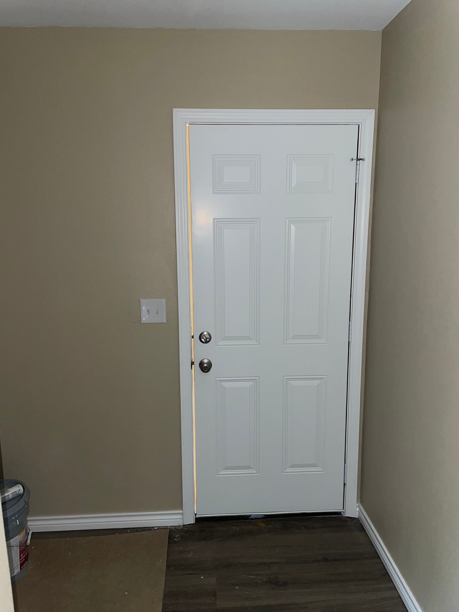 CARPORT ENTRANCE - LAUNDRY HOOKUPS TO THE LEFT - 612 Timberline Dr