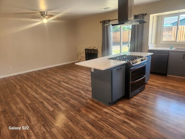 Building Photo - This is a Must See beautiful 3 bedroom, 2 ...