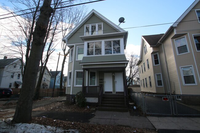 Building Photo - 168 Chatham St