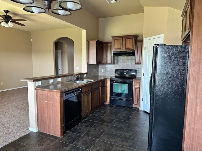 Building Photo - Beautiful home located in the Waterstone area! NO PETS!