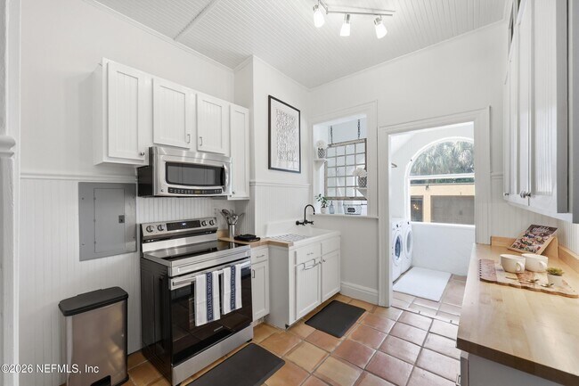 Building Photo - 1786 Challen Ave