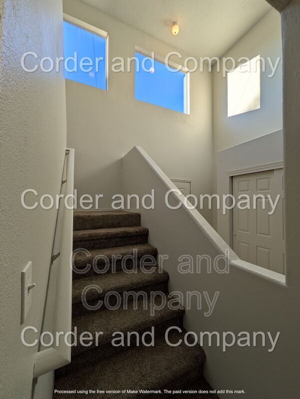 Building Photo - 11243 Campo Del Oso Ave NE